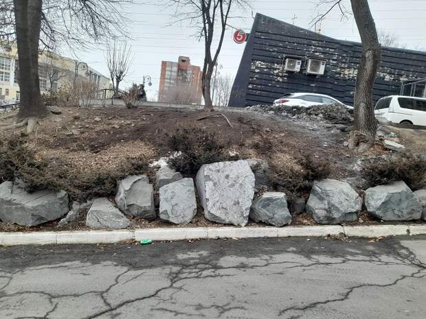 Мегалиты Владивостока: украшение, китч или угроза для жизни и здоровья горожан