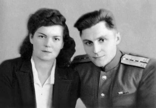 Владимир и Ариадна (Рада) Щербицкие в день свадьбы. 1945 г.