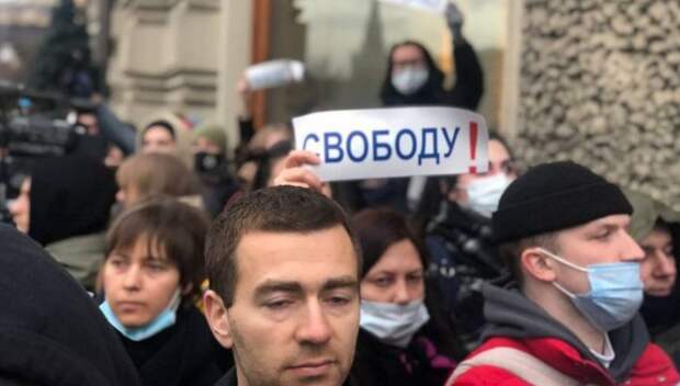 Как прошли акции в поддержку Навального в день послания Путина