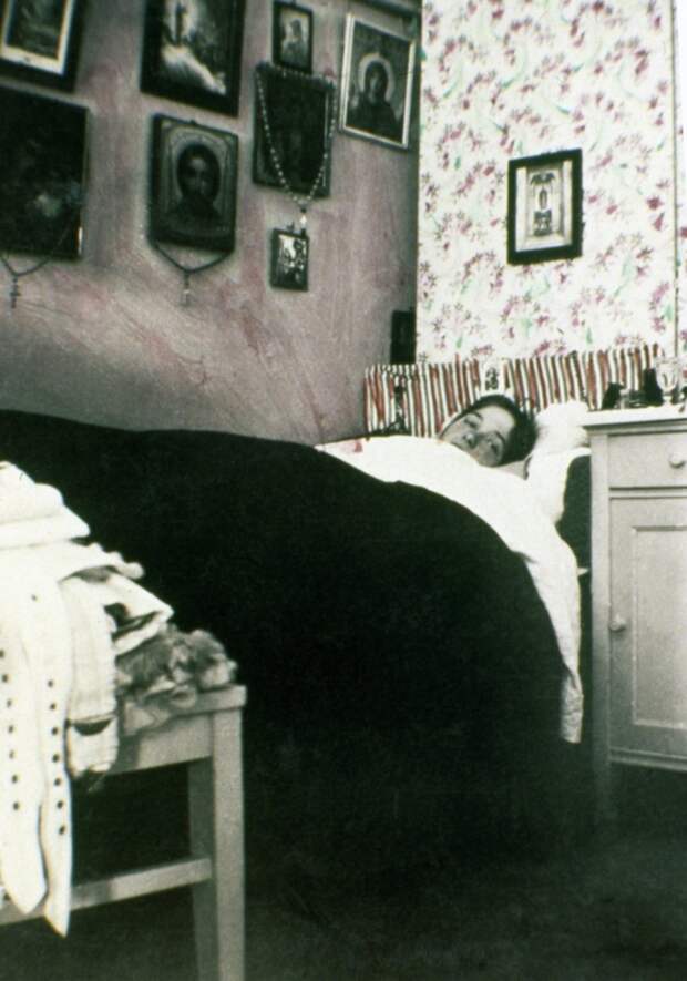 Unique Romanov Family Pictures Coloured By Tsar's Daughters