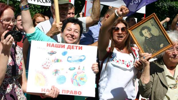 Правительство Латвии — на помойку! Русский марш по центру Риги Александр Сергеевич, конечно, наше всё и в Риге…