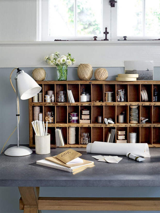 Любители мебели с историей могут использовать для хранения не пластиковые коробки и контейнеры, а винтажные предметы