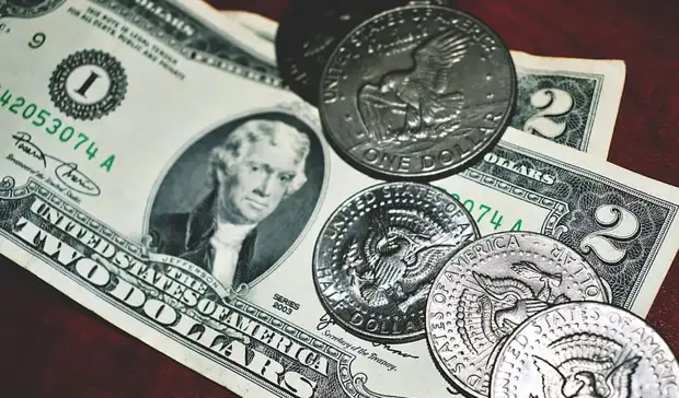 В СНГ резко вырос спрос на наличные доллары