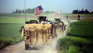 Военные США занимают позиции возле деревни Дарбасия, Сирия