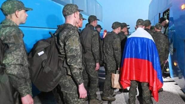 Военнослужащие из Барнаула вернулись домой после трех лет в плену