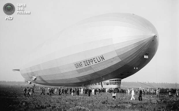США. Лейкхёрст, Нью-Джерси. 29 апреля 1929 года. Пассажирский дирижабль «Граф Цеппелин» — самый большой и передовой дирижабль в мире на то время. (AP Photo)