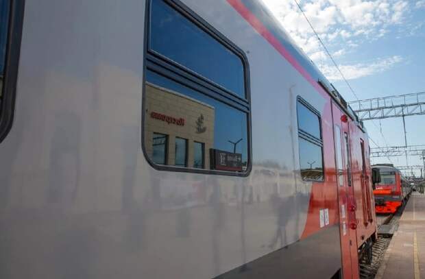 Во Владимирской области легковой автомобиль попал под пригородный поезд