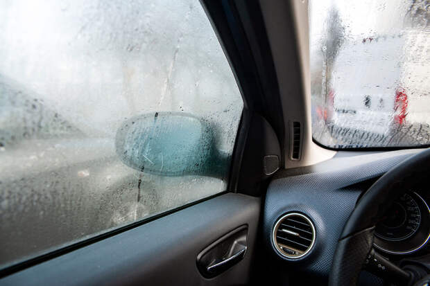 Baza: в Кирове девушка благодаря iPhone нашла в машине устройство для слежки