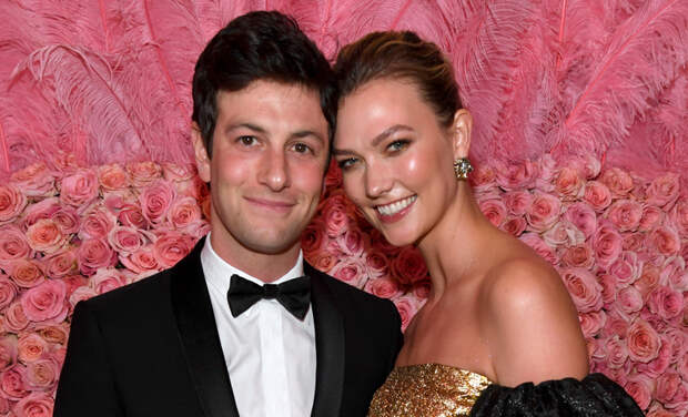 Карли Клосс прокомментировала слухи о своей беременности