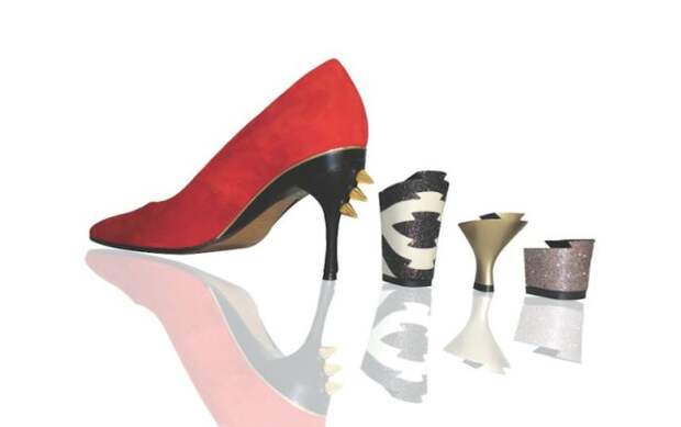 Парижский дизайнер Таня Хит (Tanya Heath) начала создавать трансформируемую обувь со сменными каблуками ещё в 2009 году.