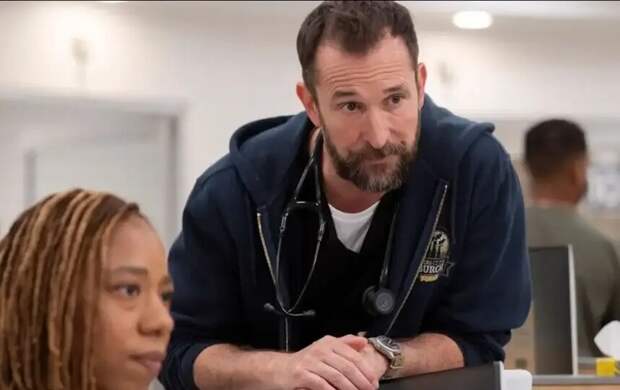 Ноа Уайли снова ведёт приём: вышел второй сезон сериала "Питт"