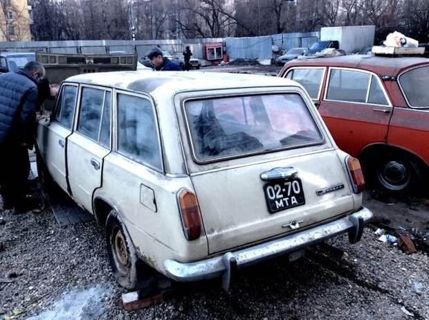 Автомобили, которые нашли во время сноса московских гаражей barn find, авто, автомир, автомобили, гараж, находка, олдтаймер, ретро авто