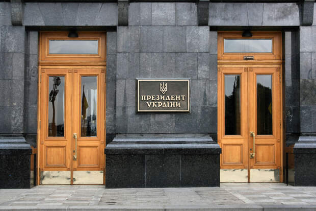 FT: офис Зеленского дал указание чиновникам и депутатам критиковать Байдена и Си