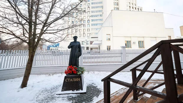 Прокуратура увидела нарушение закона в контракте на установку памятника Сталину