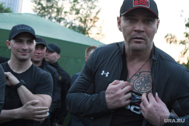Протест против строительства храма святой Екатерины в сквере около драмтеатра. Екатеринбург