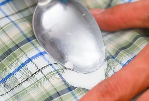 Чем вывести пятна от марганцовки