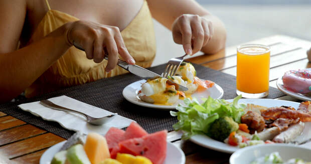 Россиянам назвали идеально подходящие для завтрака продукты