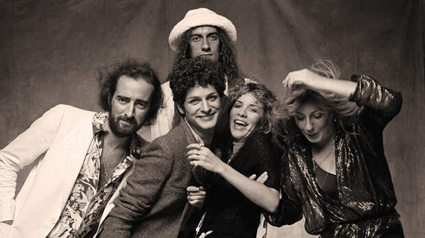 Fleetwood Mac: Джон МакВи, Мик Флитвуд (сзади), Линдси Бакингем, Стиви Никс, Кристин МакВи