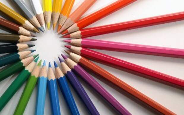 Цветные карандаши, грифели которых выложены кругом