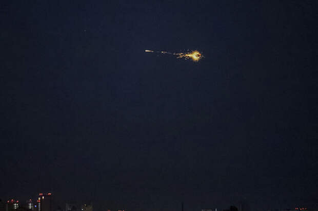 SHOT: силы ПВО отражают четвертую волну атак БПЛА ВСУ на Саратов и Энгельс