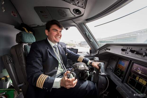 Пилот профессия. Пилот профессия. Командно летный состав. Переговоры пилотов. Пилот профессия.