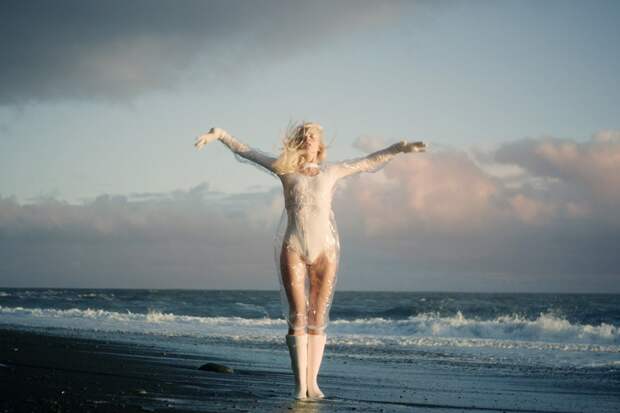iamamiwhoami выпустила очередной клип из своего «синего» альбома