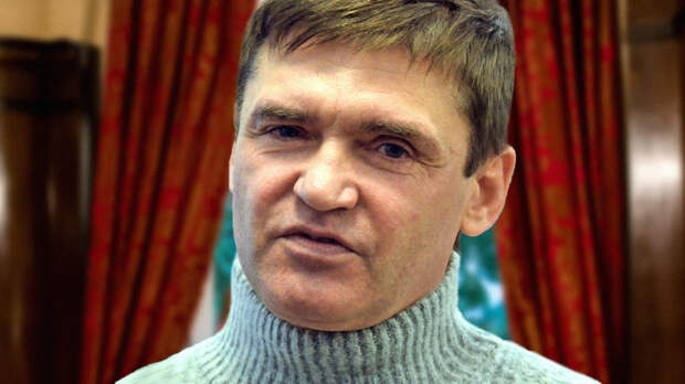 Их имена гремели 25 лет назад: Как 60-летний Лифанов «обрел семейное счастье», а 62-летний Домогаров «редко снимается в кино», но работает с сыном