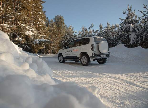 LADA Niva Travel 👍Внешне машина стала привлекательнее. Сильно изменилась передняя часть - приобрела фирменный Х-стиль, стала-1-2