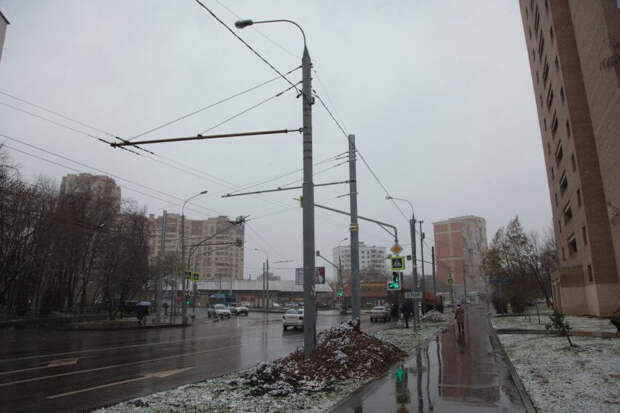 Бетонные столбы заменили металлическими. Фото: Андрей Дмытрив