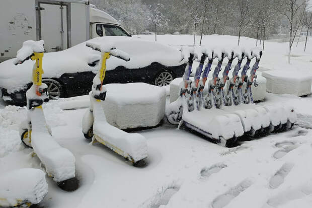 в Москве ограничили поездки на электросамокатах