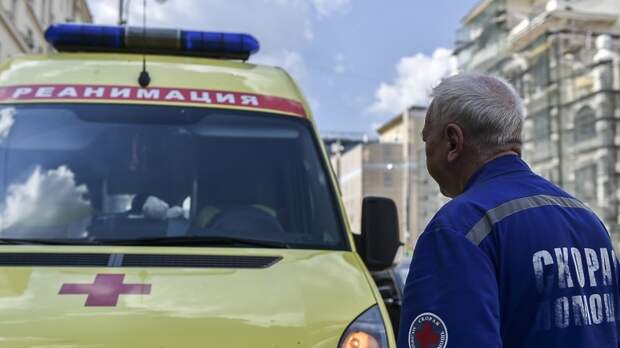 Двухлетний ребенок подавился едой в московском ТЦ и умер на руках у мамы