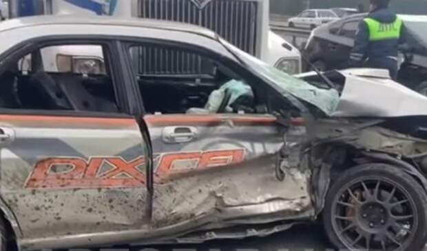 Полиция и скорая на месте: массовое ДТП на миллионы случилось во Владивостоке (кадры)