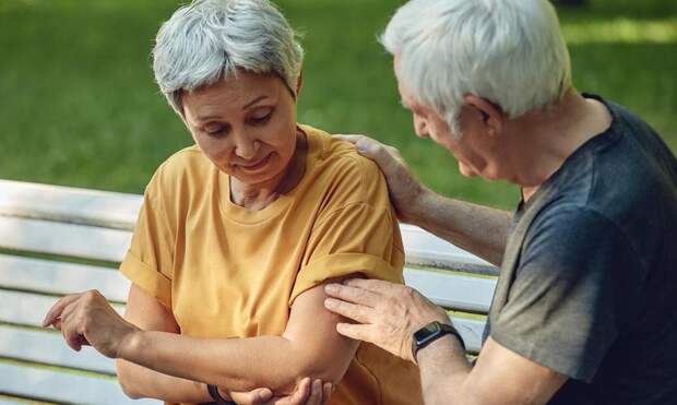 Помогают «сенсорный трюк» и ботокс: что делать, когда дергаются мышцы и дрожат руки