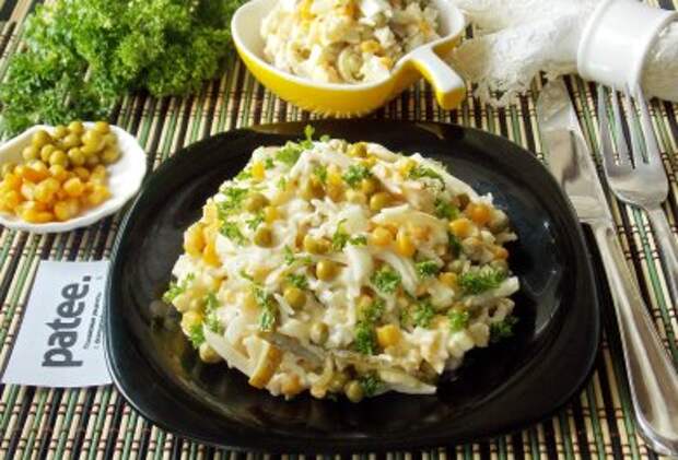 Салат с кальмарами и рисом