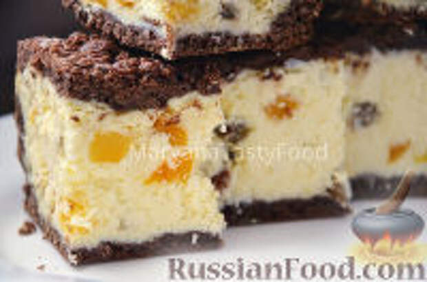 Фото к рецепту: Сырник с изюмом и курагой (в духовке)