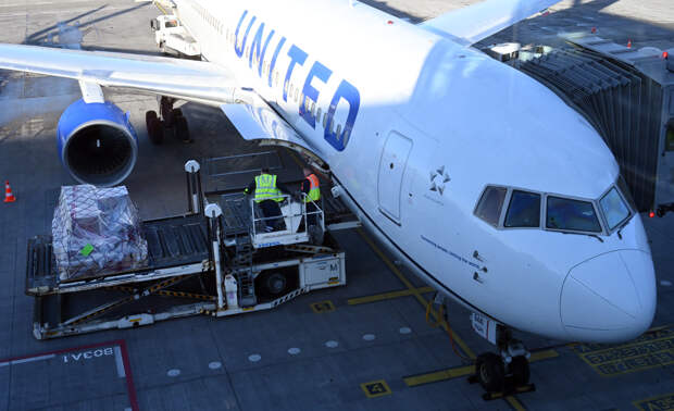 Самолет с десятками пассажиров на борту едва не столкнулся с беспилотником при посадке