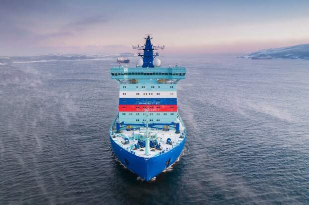 Российские ледоколы вызволили финские суда, застрявшие во льдах Финского залива