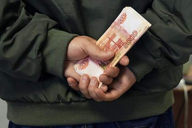 В Смоленске экс-полицейский получил 6,75 года за торговлю уголовными делами и ложные обвинения