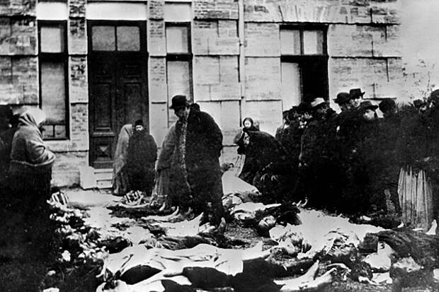 Жертвы еврейского погрома в Одессе, 22 октября 1905 года. Фото: архив РИА Новости