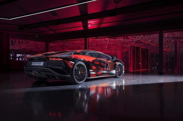 Японская культура и итальянская красота: модельер превратил Lamborghini Aventador S в арт-объект