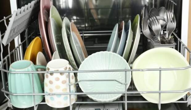Не мешайте машине: 5 ошибок, которые вы делаете, загружая посудомойку