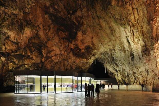 В пещере горного короля: невероятные сооружения, построенные под землей
