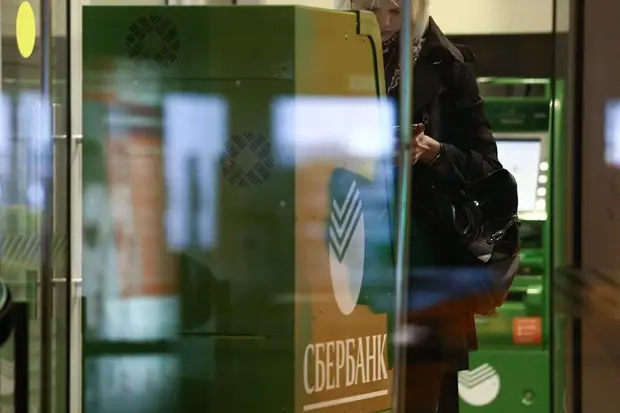 Сбербанк прекратил валютные переводы за рубеж