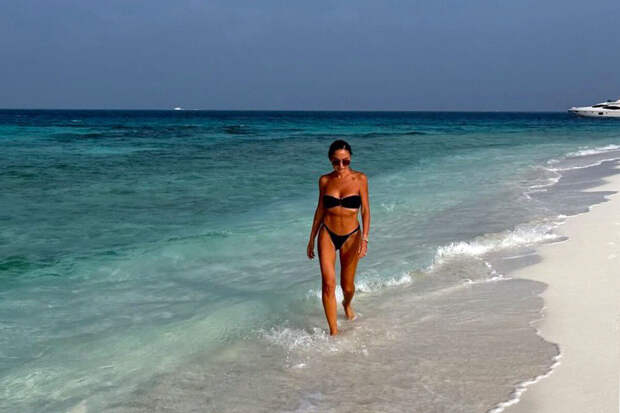 Жена певца Михаила Турецкого снялась в бикини