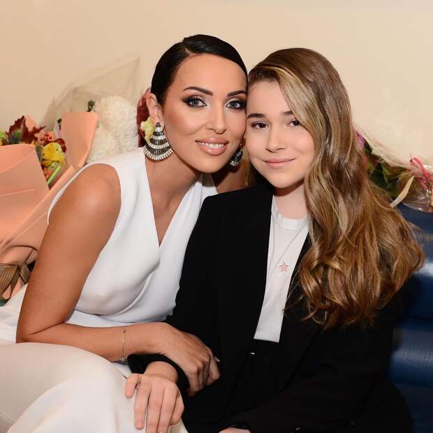 Дочь певицы Алсу окончила школу в Штатах – свежие фото