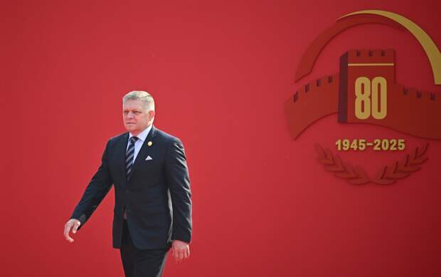 Фицо пообещал поблагодарить советских воинов от имени словаков