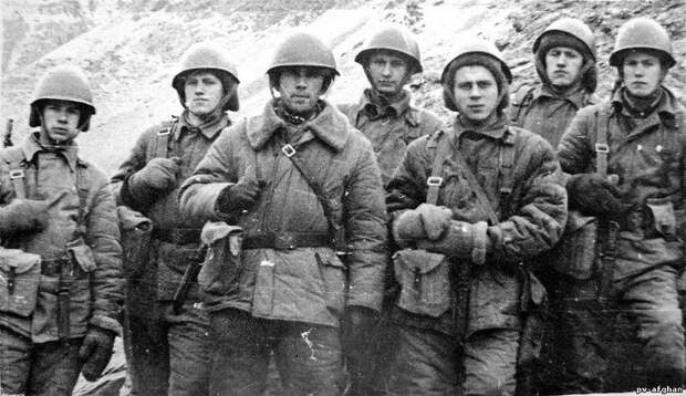 ПЕСНЯ ПРО ДЕСАНТУРУ. Воздушно-десантным войскам России и СССР посвящается: ПЕСНЯ ПРО ДЕСАНТУРУ. Воздушно-десантным войскам России и СССР посвящается: