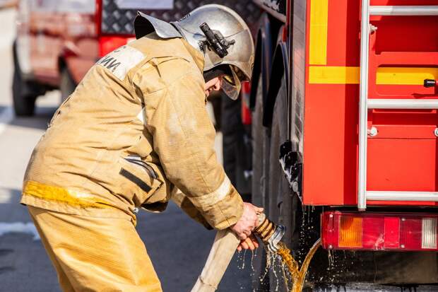 Промышленная площадка загорелась под Пермью в результате атаки дрона
