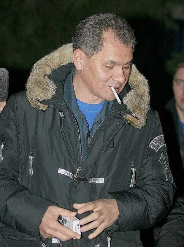 Политики подъехали. Шойгу. Говорят, что бросил, но не факт Политики подъехали. Шойгу. Говорят, что бросил, но не факт