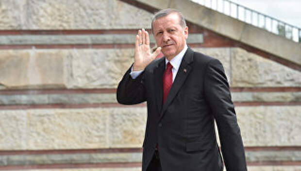 Президент Турции Реджеп Тайип Эрдоган перед началом саммита НАТО в Варшаве